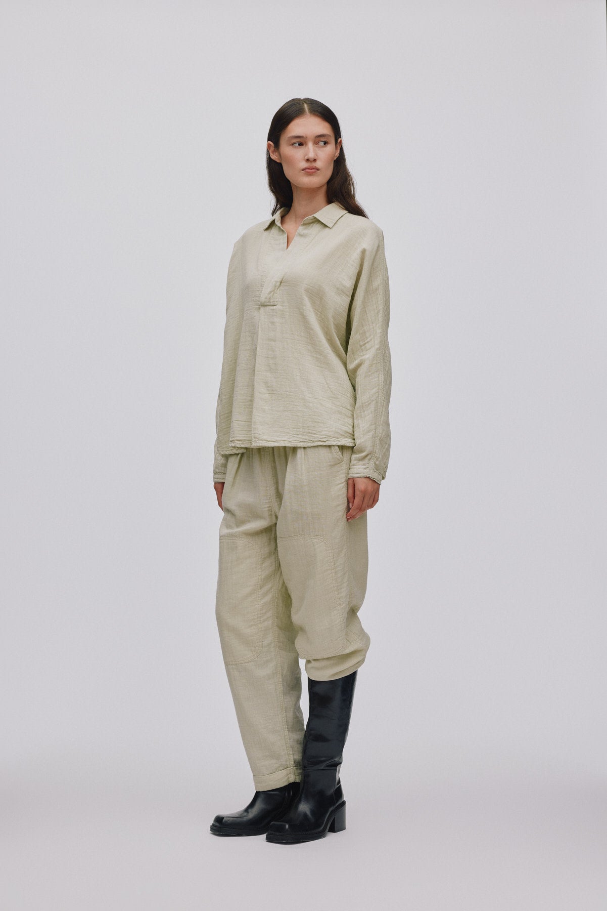 Jojo - Cotton double elbow patch shirt I Light sage 4 - Rabens Saloner
