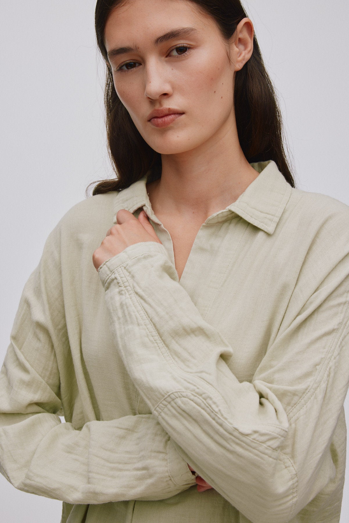 Jojo - Cotton double elbow patch shirt I Light sage 3 - Rabens Saloner