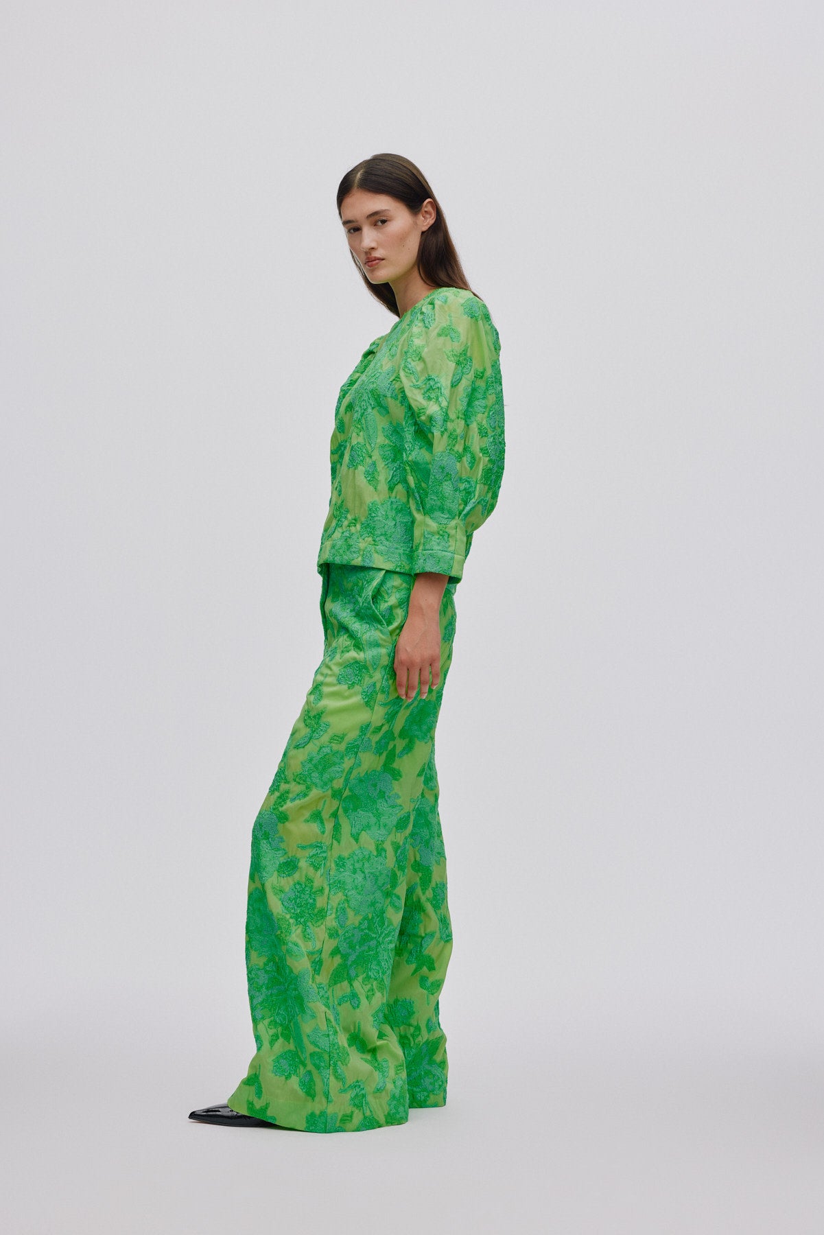 Cass - Clipped jacquard wide leg pants I Viper green 1 - Rabens Saloner