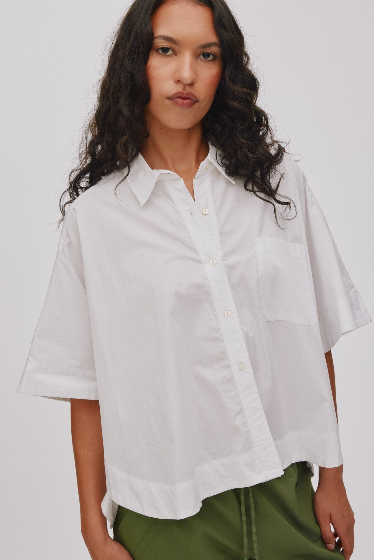 Berte - Poplin curved hem shirt I Vertiver 4 - Rabens Saloner