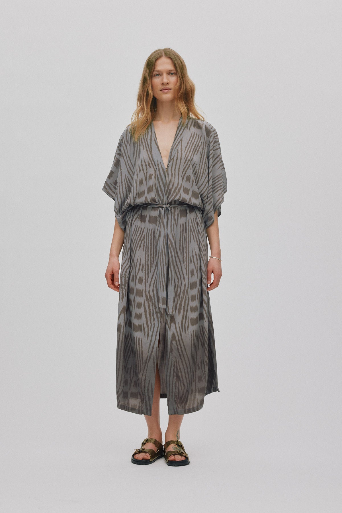 Alesandra - Ombre ikat kimono dress I Asphalt combo 2 - Rabens Saloner