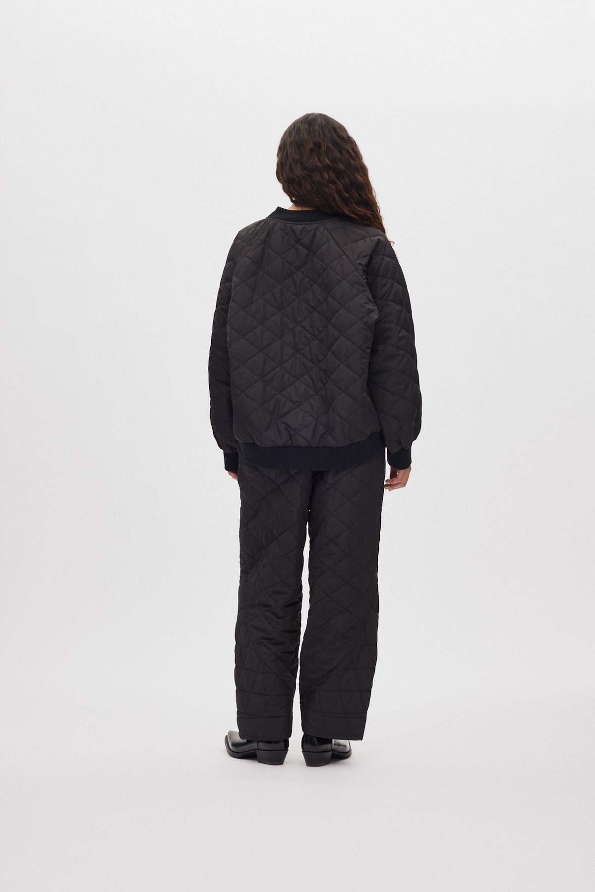 Padme - Tech quilt top I Black 3 - Rabens Saloner