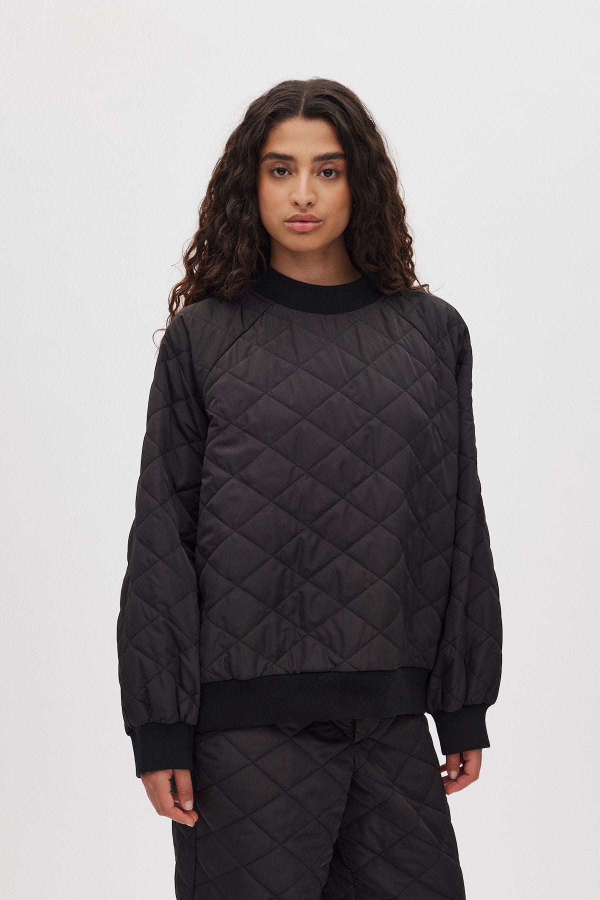 Padme - Tech quilt top I Black 1 - Rabens Saloner