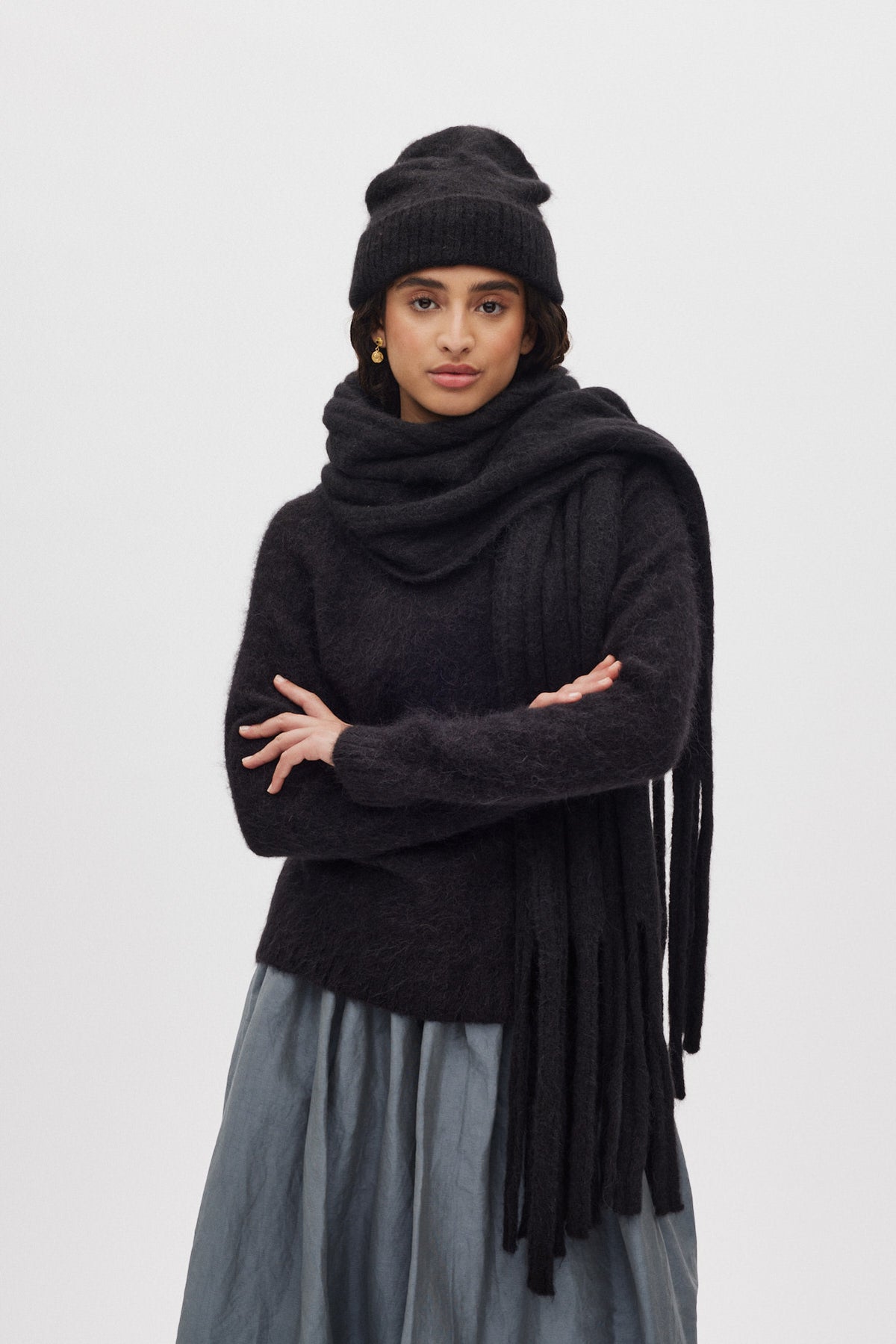 Emillia - Fluffy knit scarf I Black 1 - Rabens Saloner