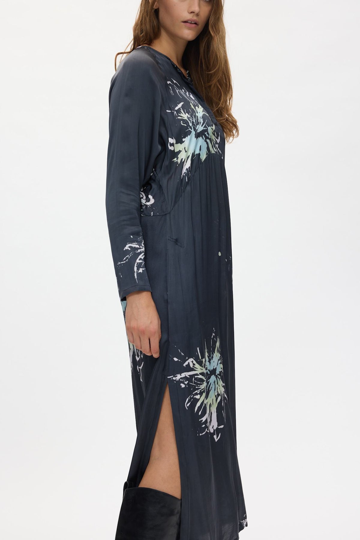 Helma - Lumière kaftan I Iron grey 2 - Rabens Saloner