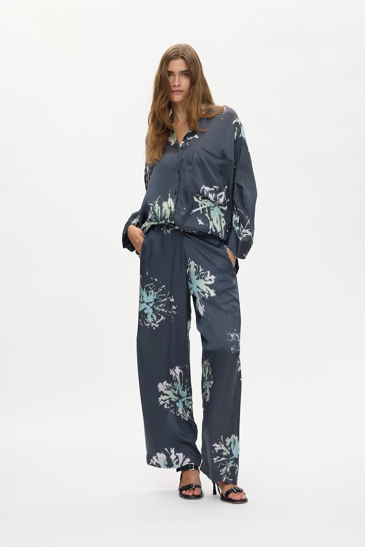 Bobbies short - Lumière oversize shirt I Iron grey 1 - Rabens Saloner