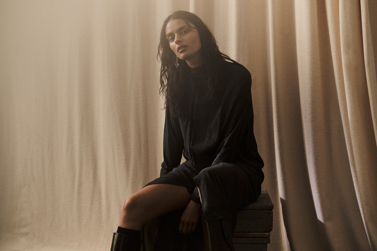 Fabiola - Matte drape zip sleeve dress I Pirate black 3 - Rabens Saloner