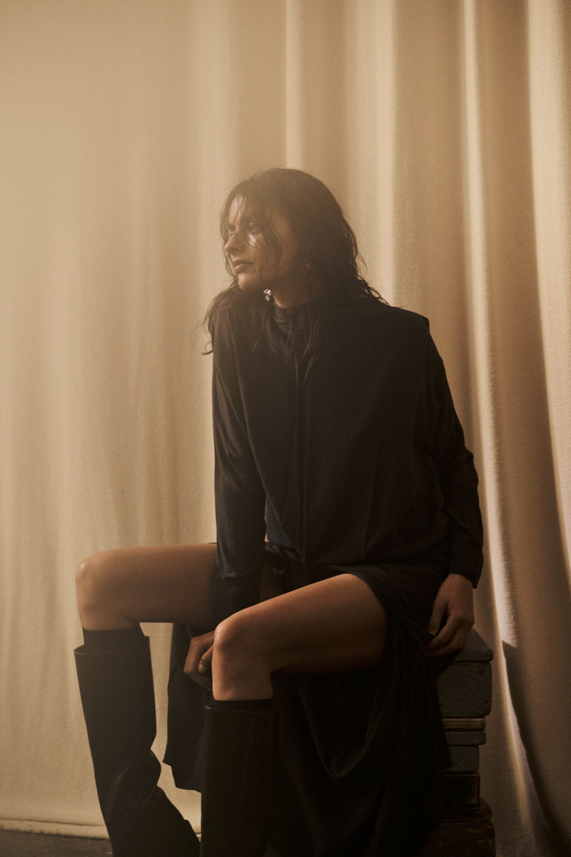 Fabiola - Matte drape zip sleeve dress I Pirate black 4 - Rabens Saloner