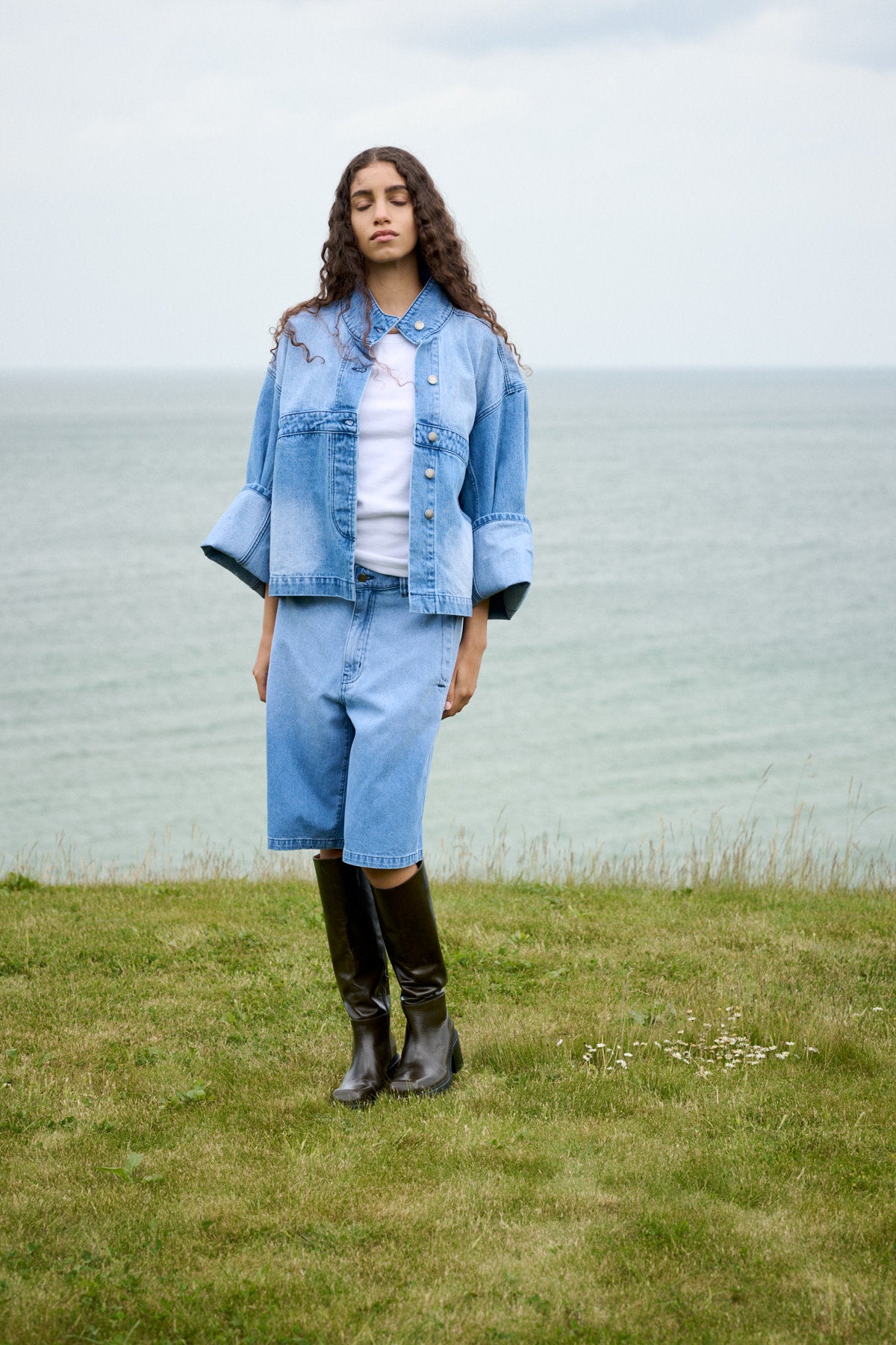 Donela - Denim jacket I Light washed denim 9 - Rabens Saloner