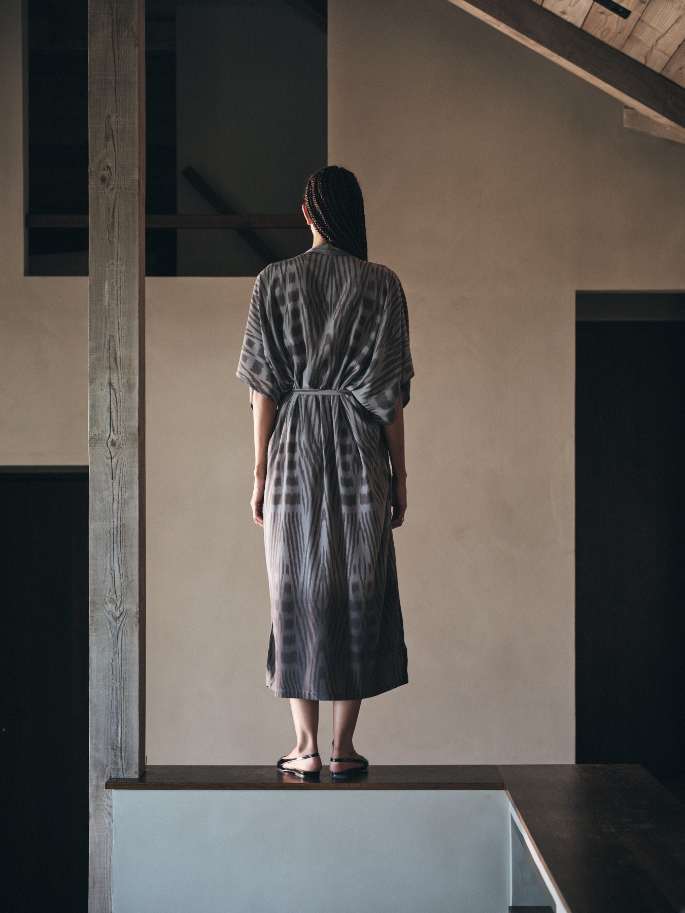 Alesandra - Ombre ikat kimono dress I Asphalt combo 15 - Rabens Saloner