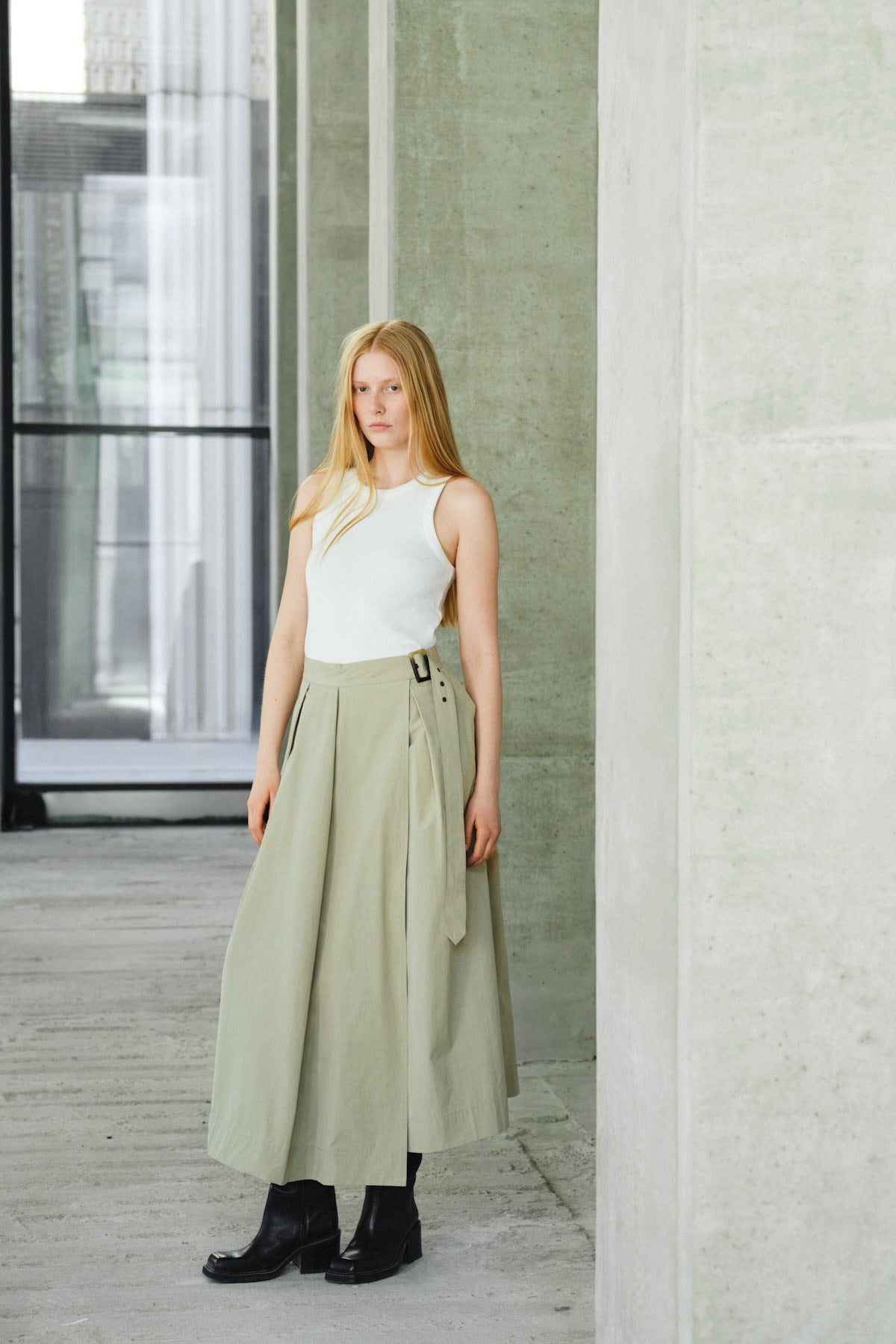 Esila - Weightless wrap skirt I Dark chalk 6 - Rabens Saloner