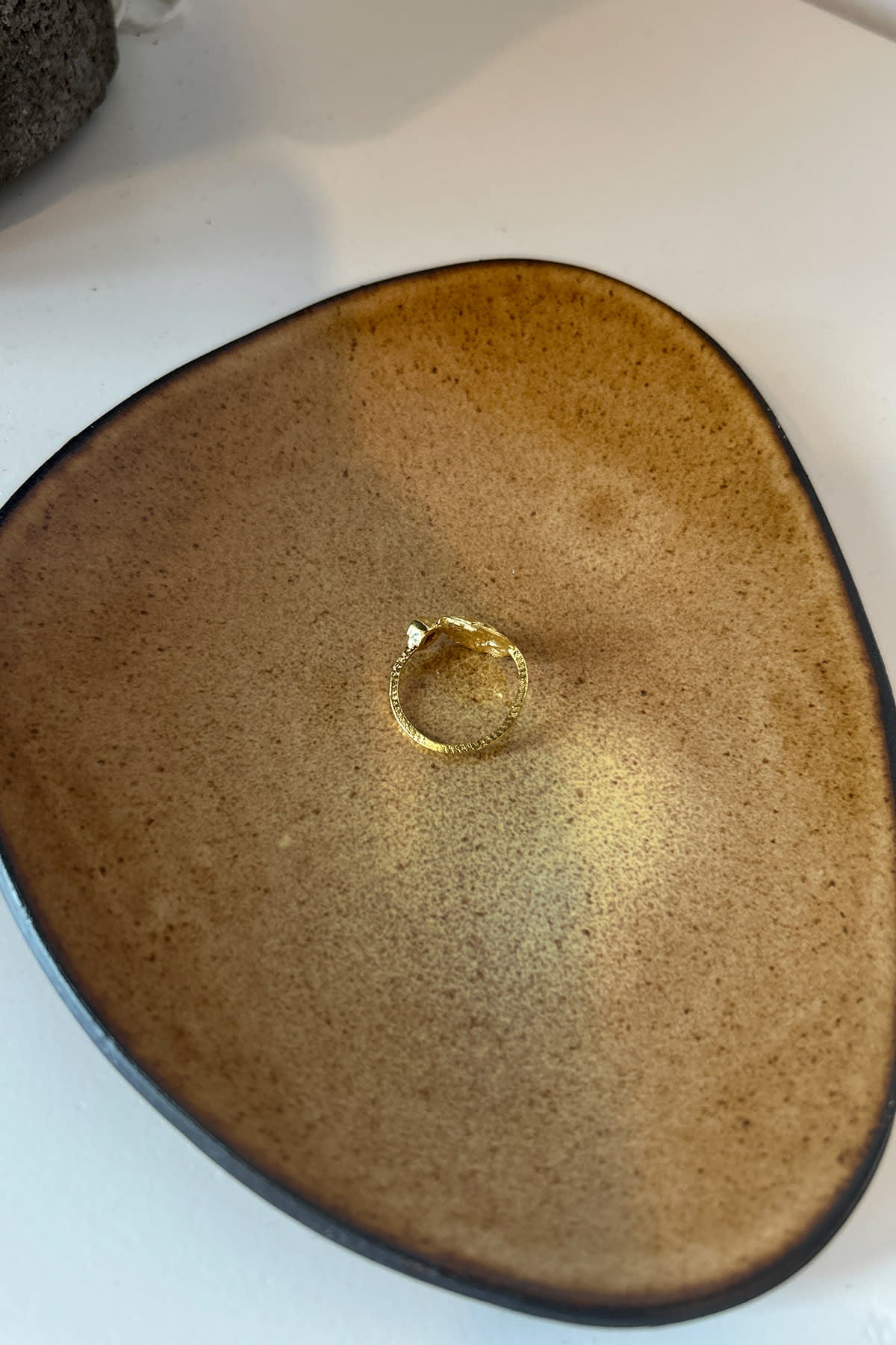 Coin Ring - Nafsu I Gold w/ Ruby Stone 3 - Rabens Saloner