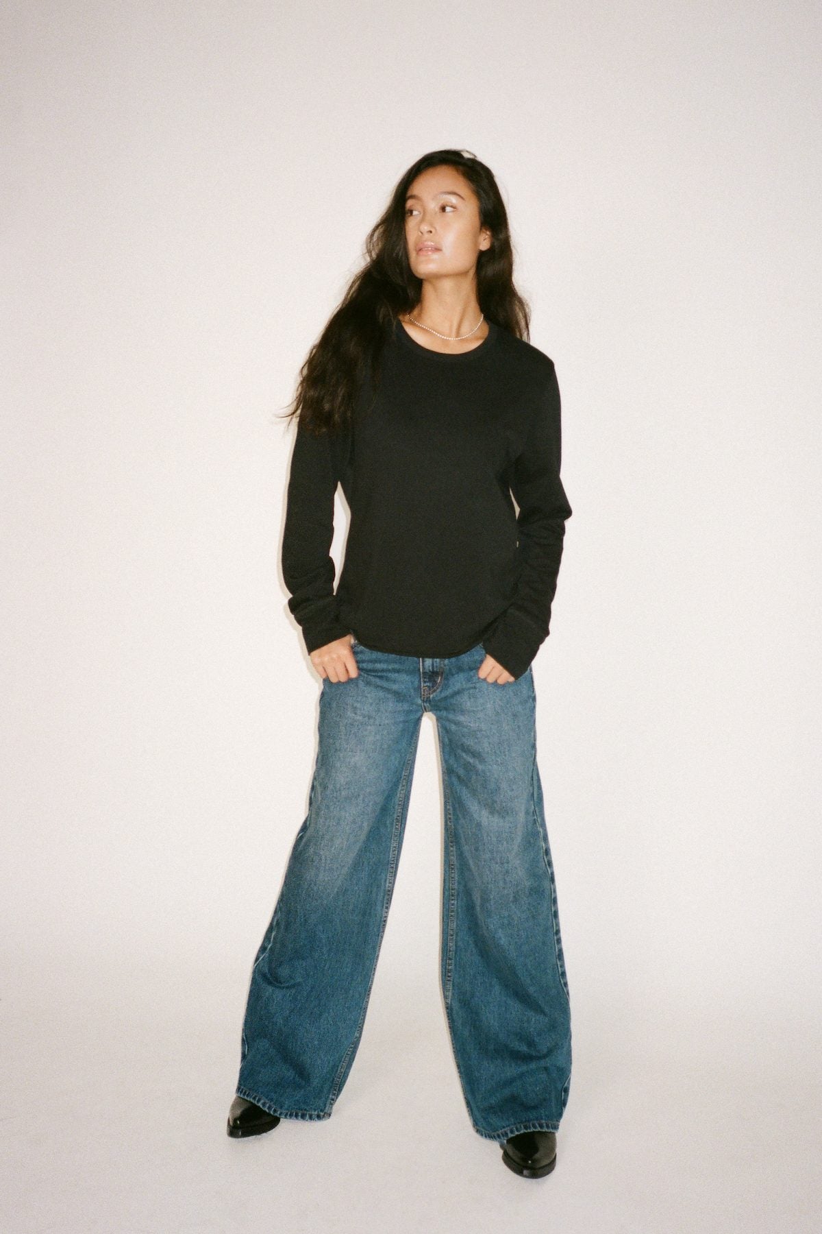 Hila - Light stretch crew neck top I Jet black 2 - Rabens Saloner