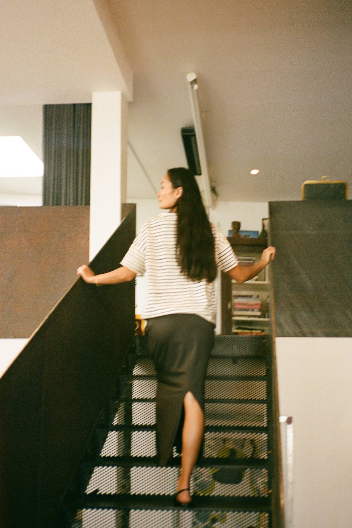 Hanni - Light stretch long skirt I Faded black 3 - Rabens Saloner