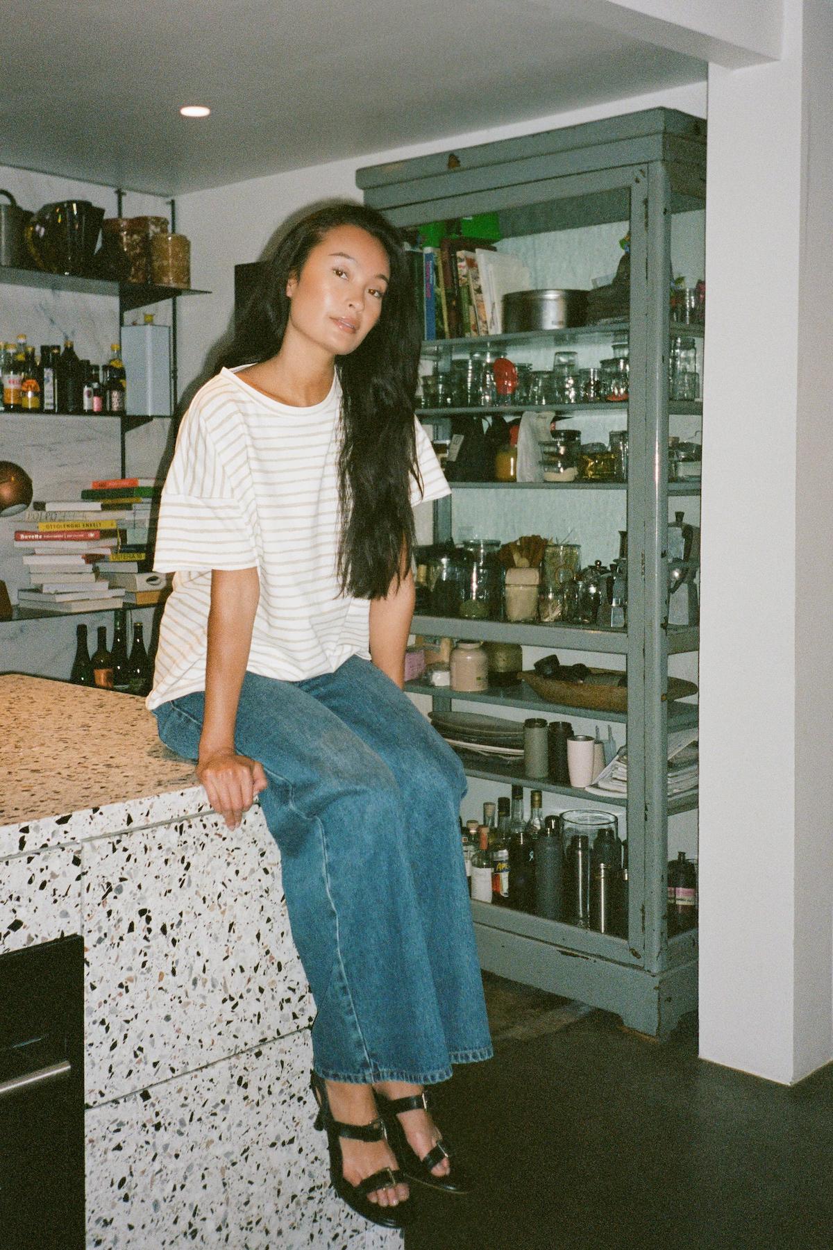 Margot - Light stretch cropped t-shirt I White sand stripe 2 - Rabens Saloner