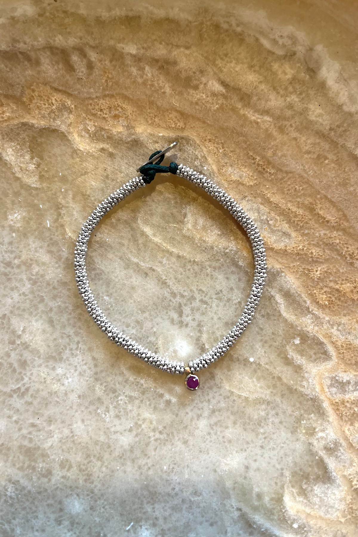 Nafsu - Bracelet w/gold square pendant I Purple stone 2 - Rabens Saloner