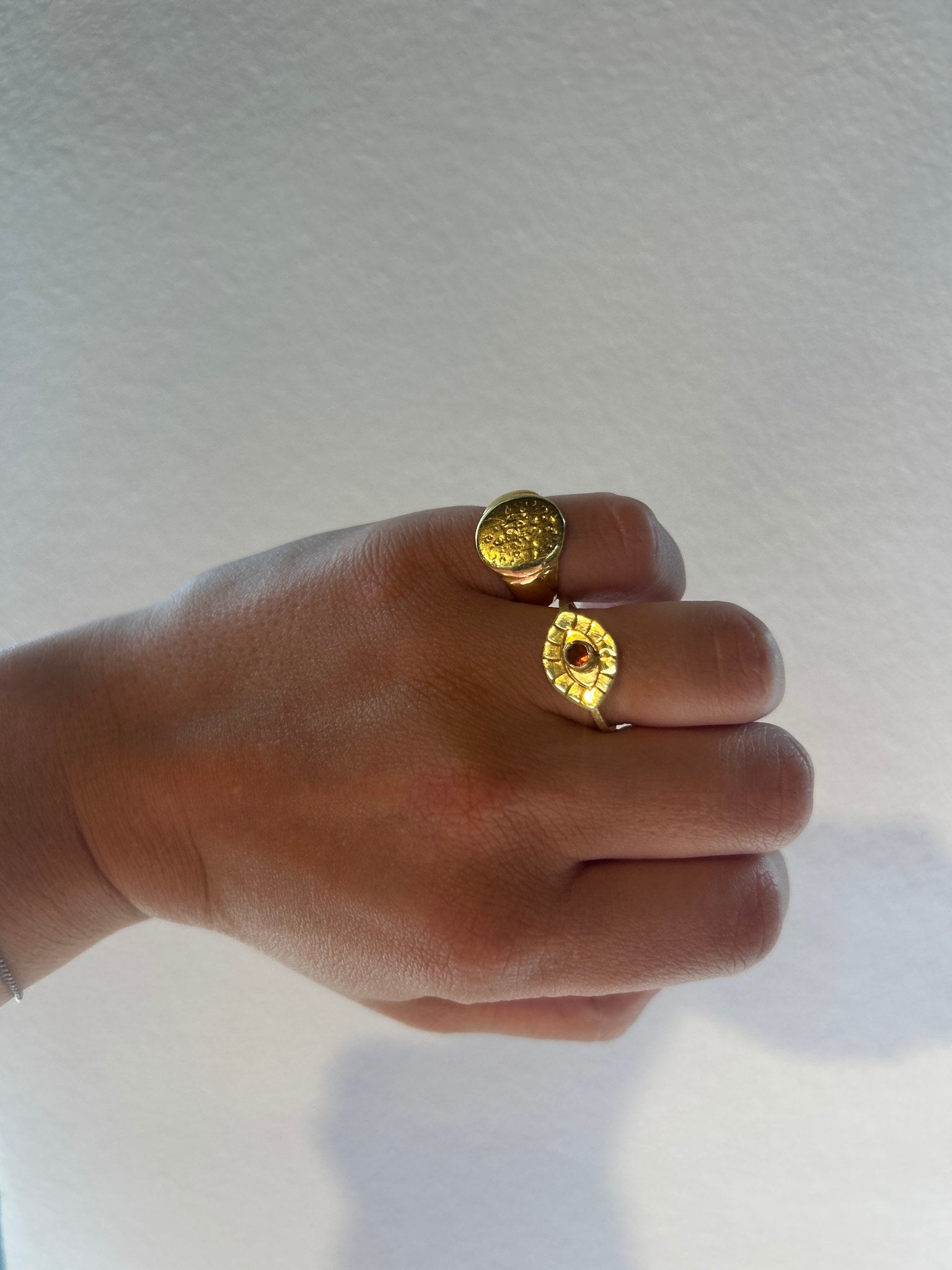 Nafsu - Eye ring I Gold plated 3 - Rabens Saloner