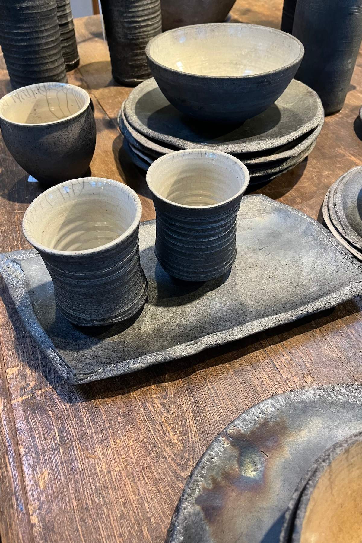 Handmade ceramic sushi plate - Visby Ceramics I Dark 7 - Rabens Saloner