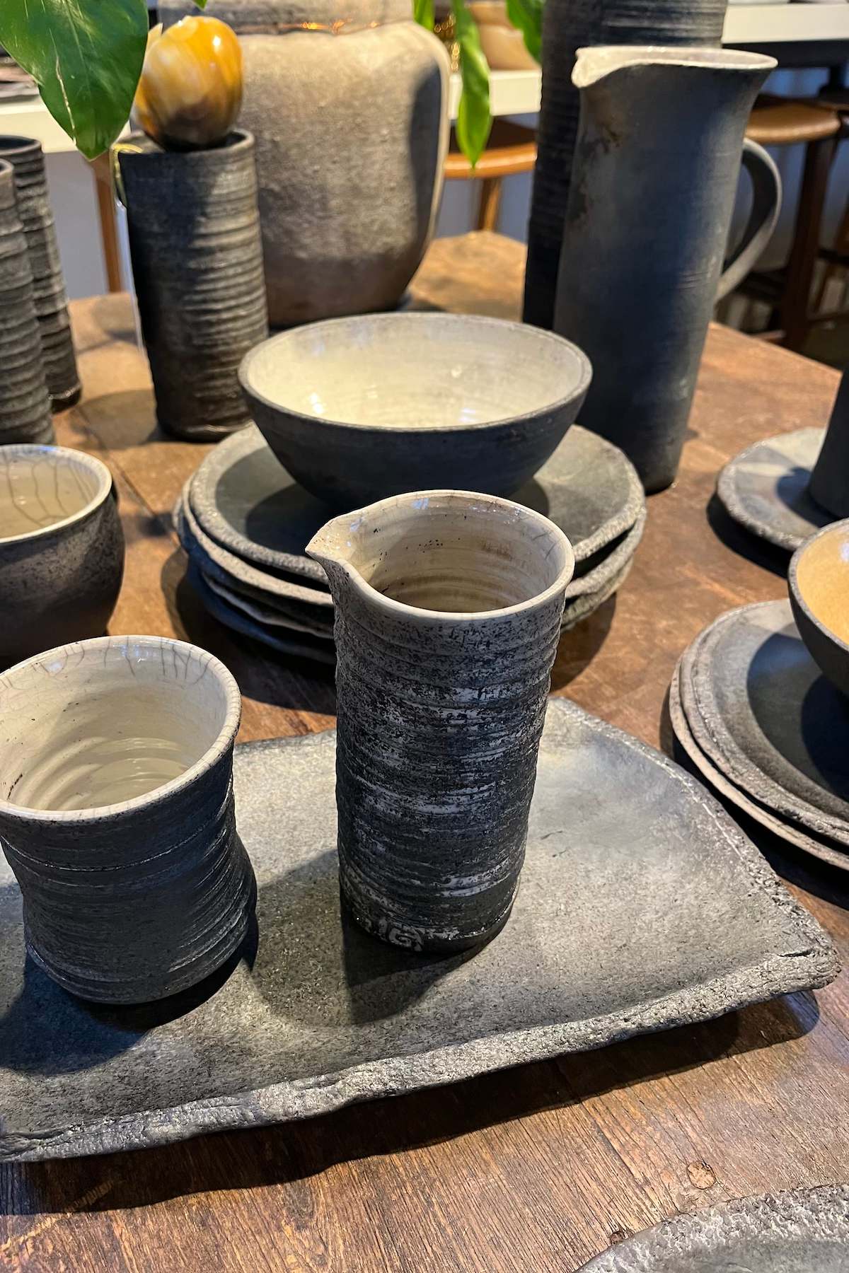 Handmade ceramic cream jug - Visby Ceramics I Dark 2 - Rabens Saloner