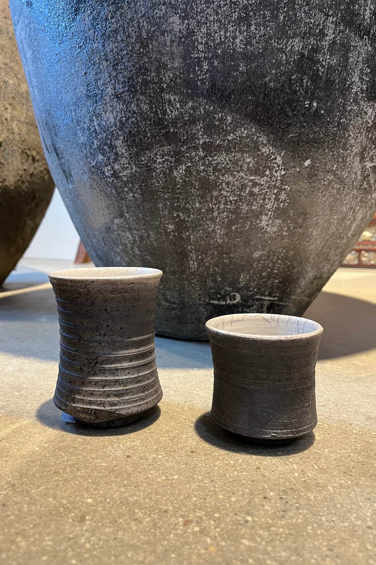 Hand Made Raku Cup I Medium - Visby Ceramics I Dark Grey 3 - Rabens Saloner