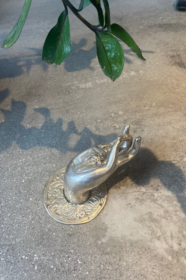 Rabens Apartment - Large Silver brass hand I Silver    2 - Rabens Saloner
