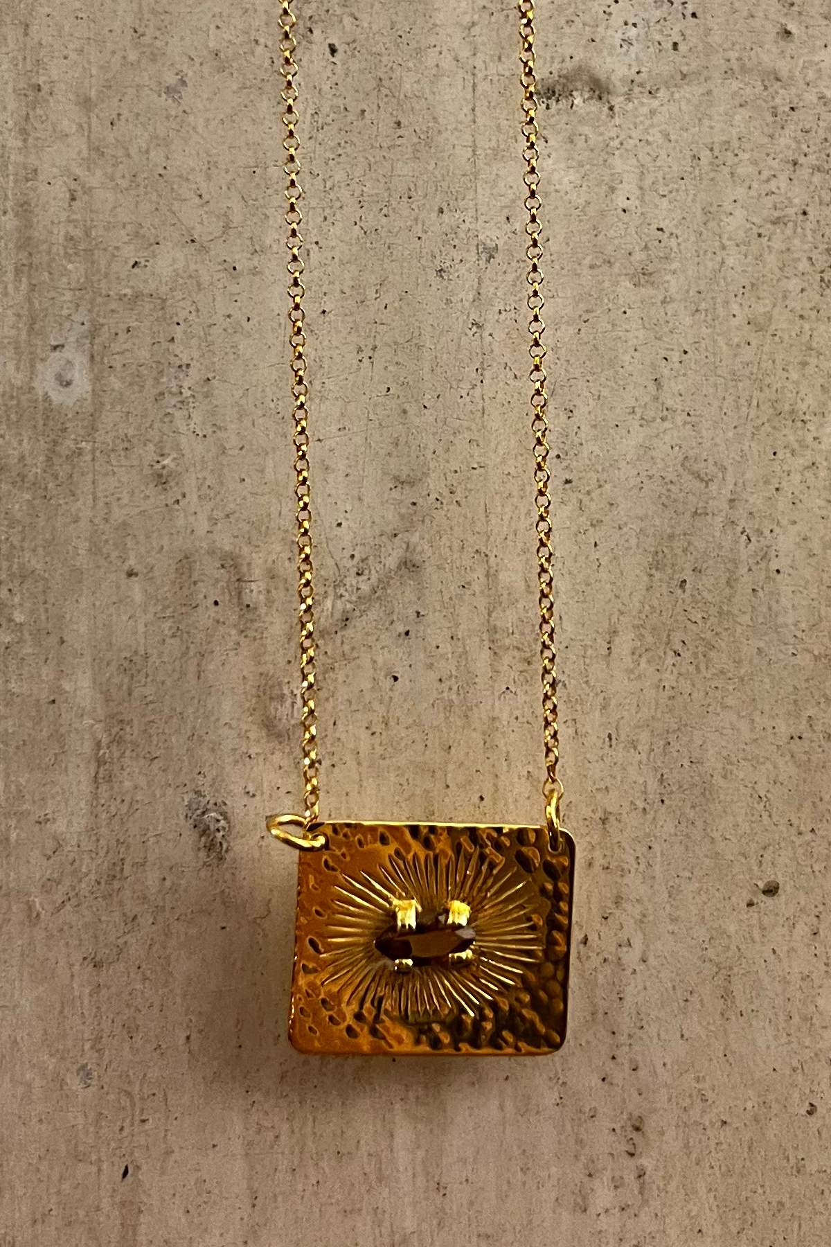 Nafsu - Escapulario necklace I Purple stone 3 - Rabens Saloner