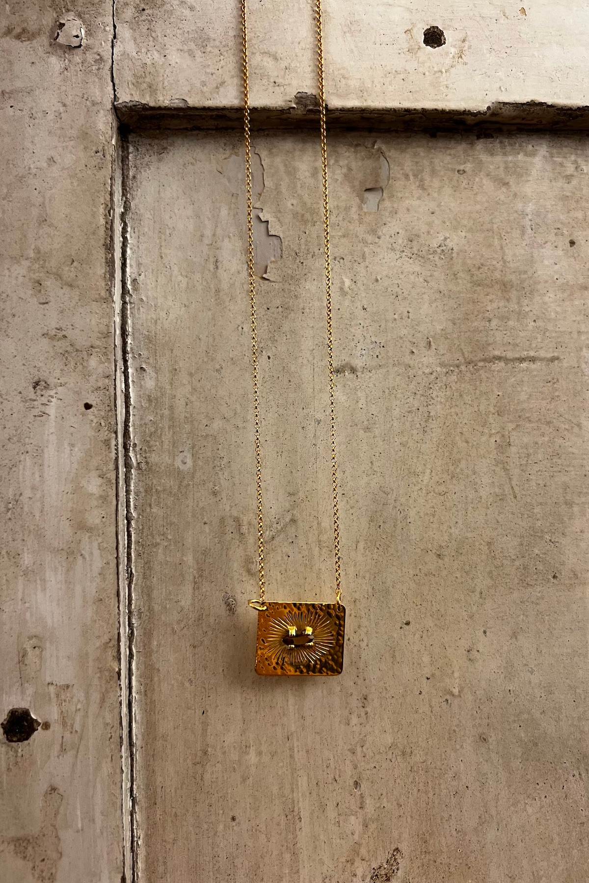 Nafsu - Escapulario necklace I Purple stone 2 - Rabens Saloner