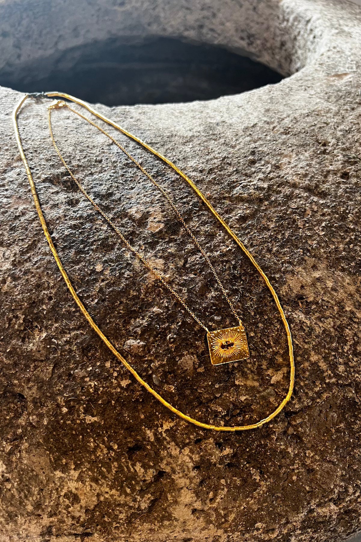 Nafsu - Tube bead golden necklace I 42 cm 5 - Rabens Saloner