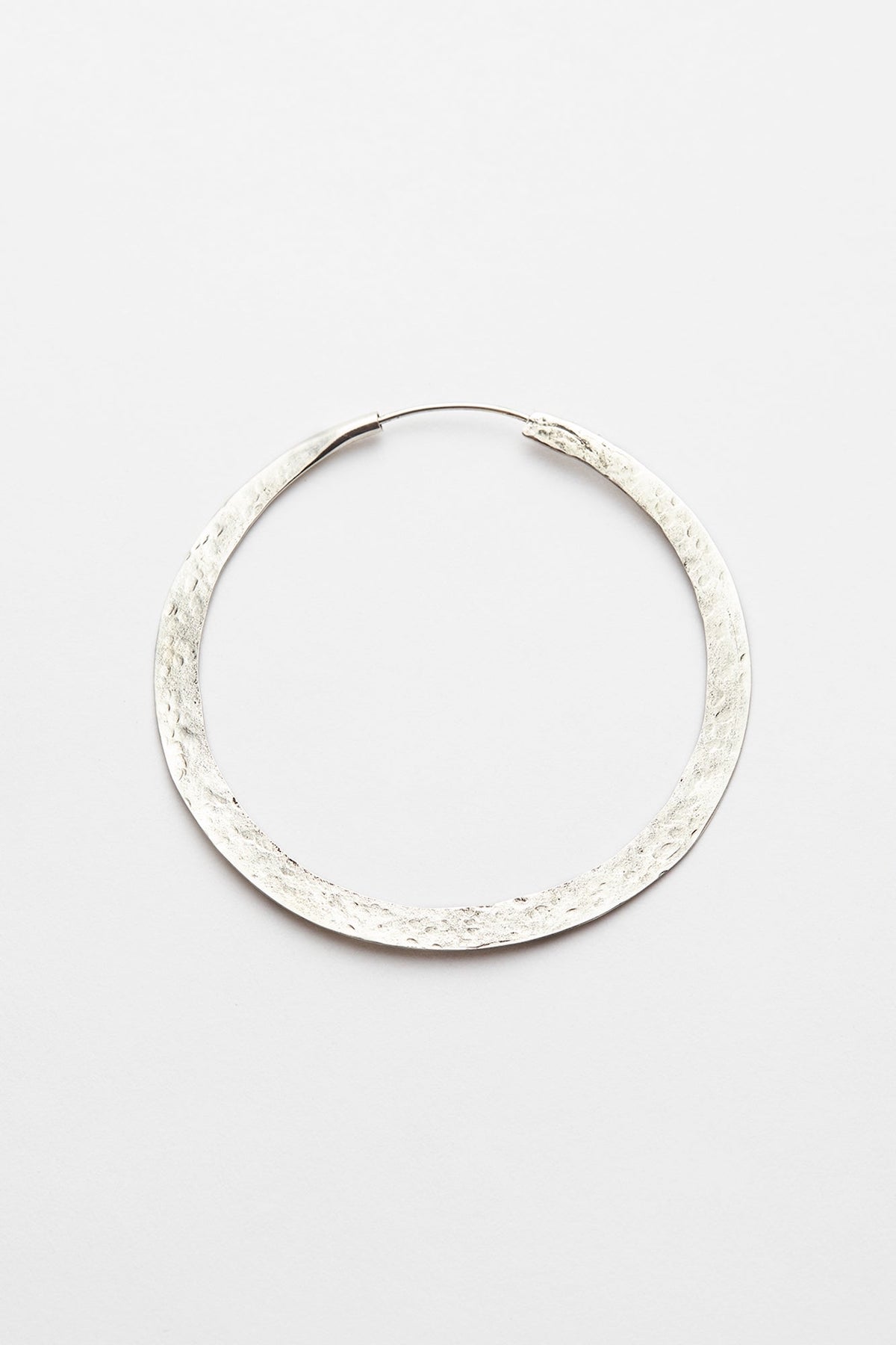 Nafsu - Silver hammered hoop L I Silver Silver O/S 1 - Rabens Saloner
