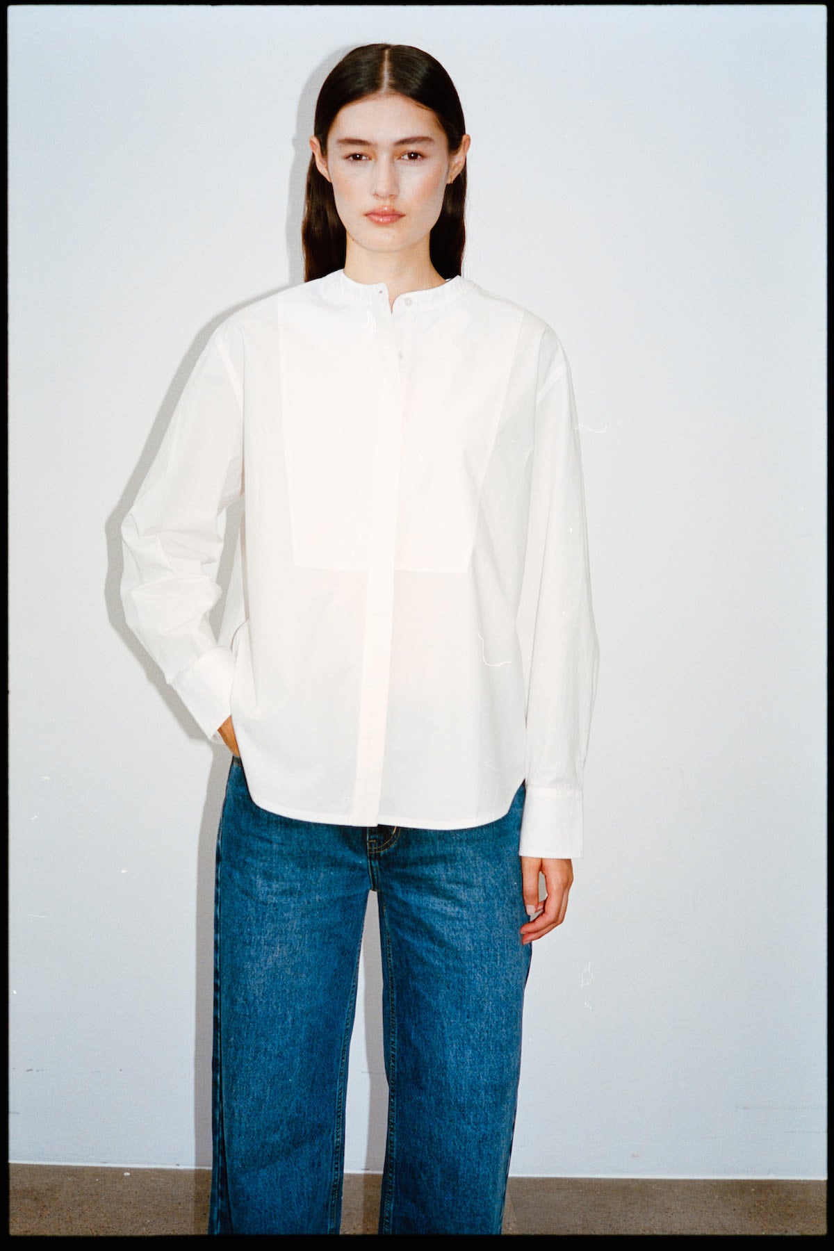 Sunny - Crisp cotton bib front shirt I White 2 - Rabens Saloner