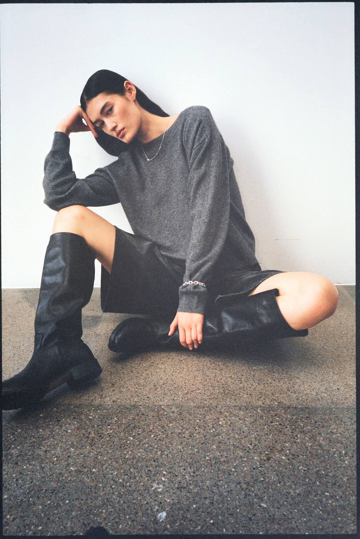 Dalani - Woolcash boxy sweater I Dark grey melange 6 - Rabens Saloner