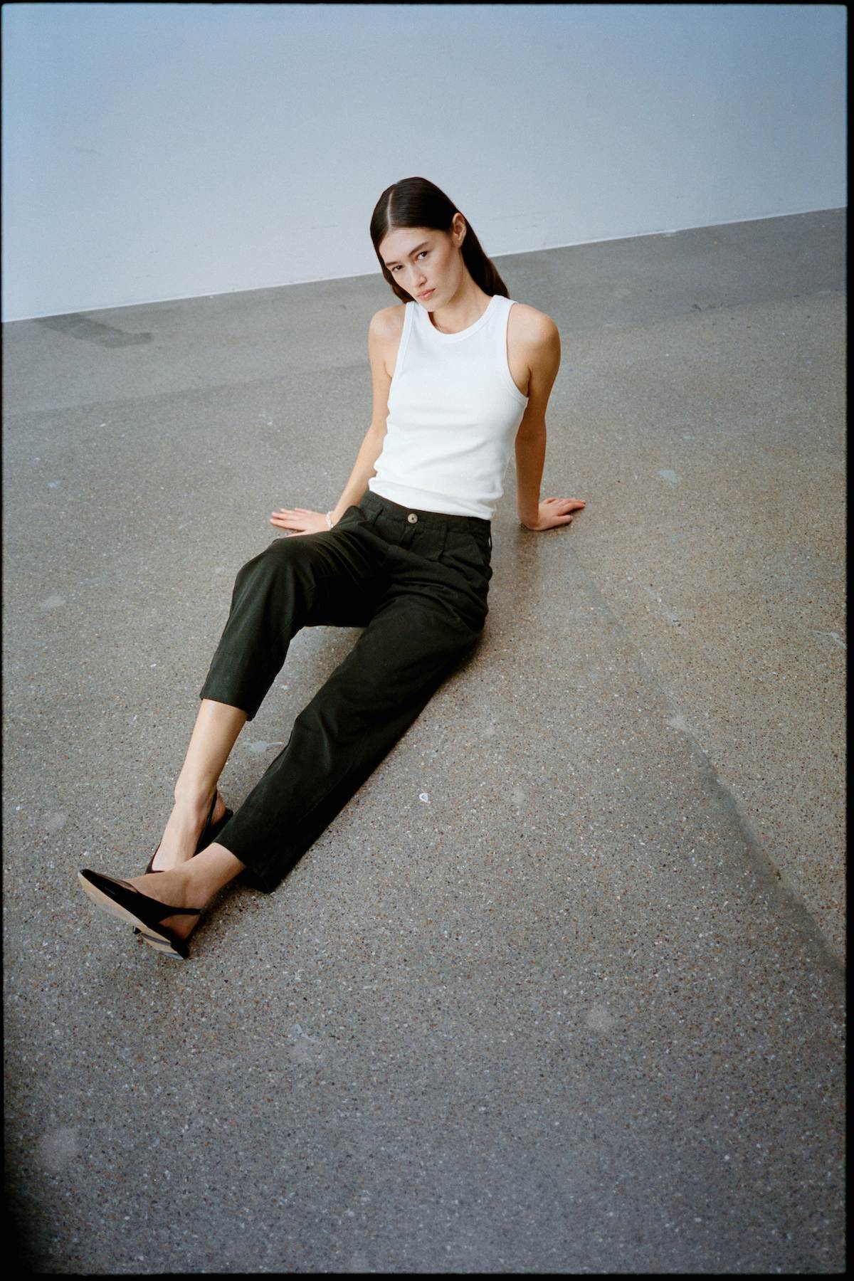 Raina - Canvas light pleat pant I Faded Black 7 - Rabens Saloner