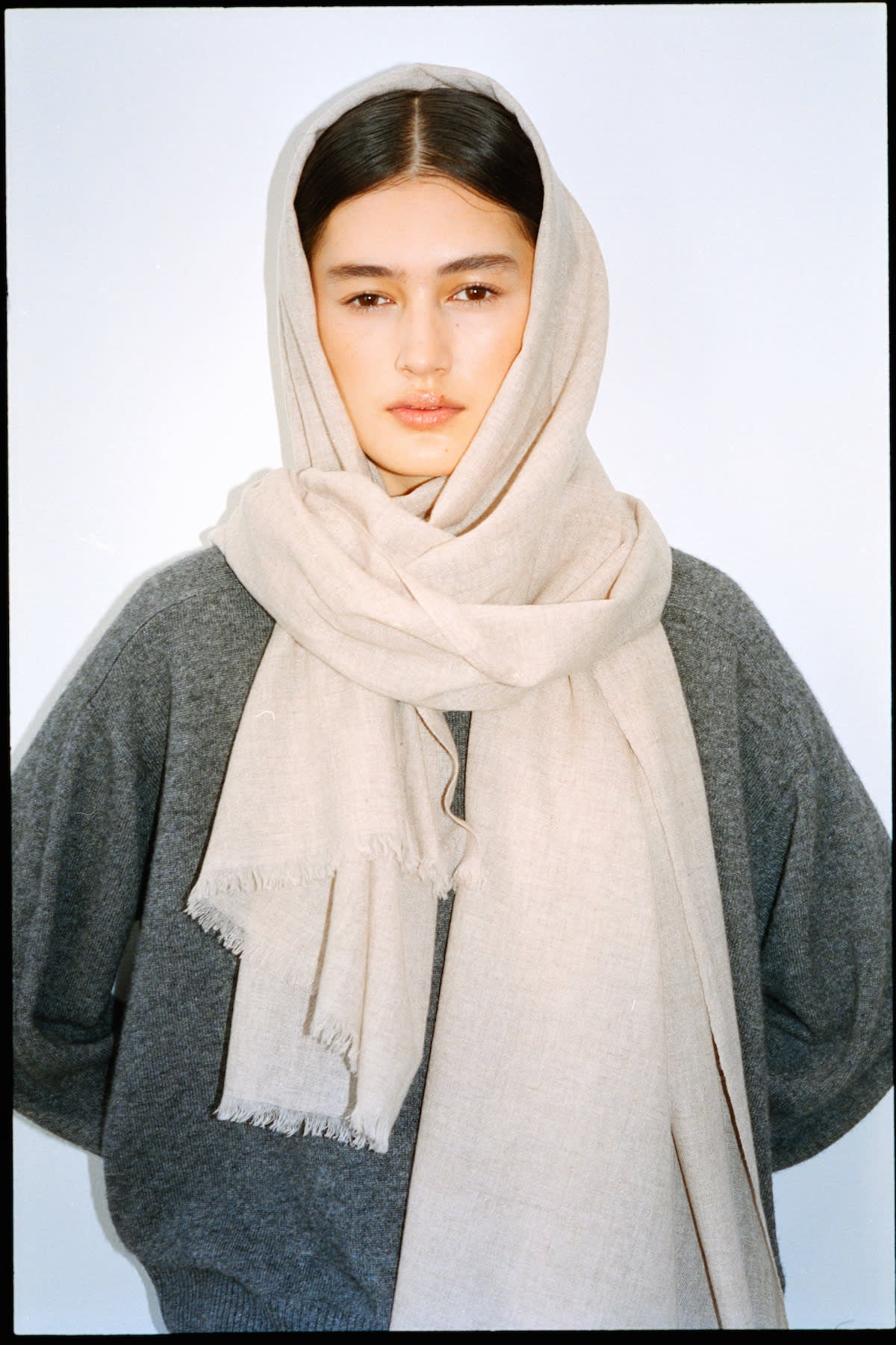 Caroliva - Wool cash scarf I Oatmeal melange 1 - Rabens Saloner