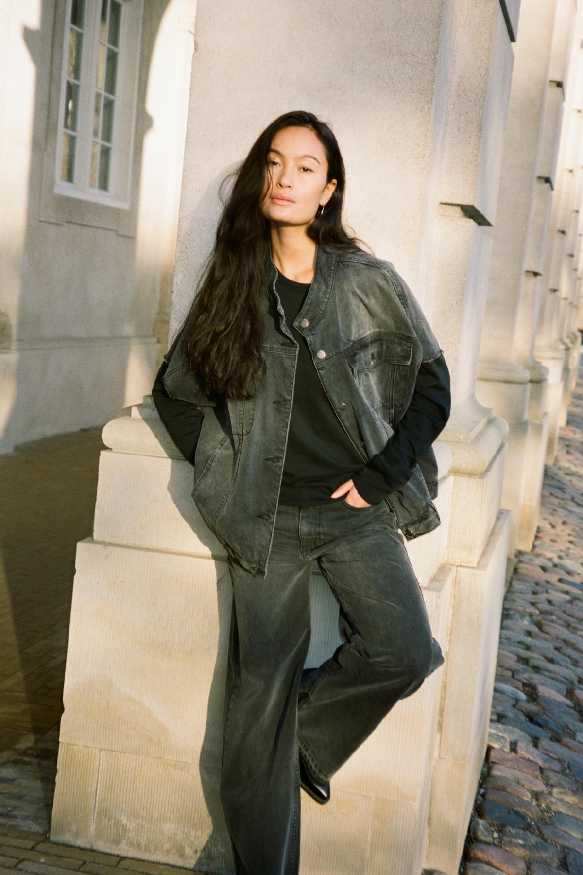 Mir - Denim vest jacket I Washed black denim 3 - Rabens Saloner