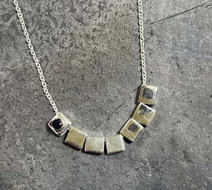 Nafsu - Silver Square Beads Necklace I Silver Silver 2 - Rabens Saloner