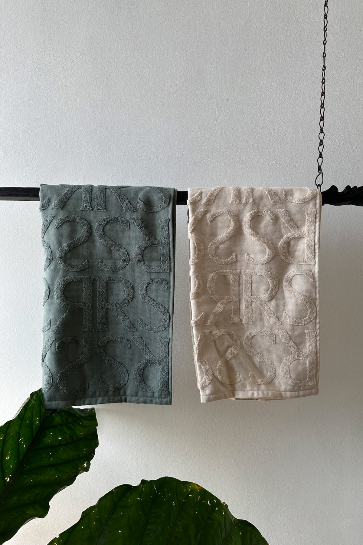 Monogram hand towel - Hand towel 50x80 cm I Sage 3 - Rabens Saloner