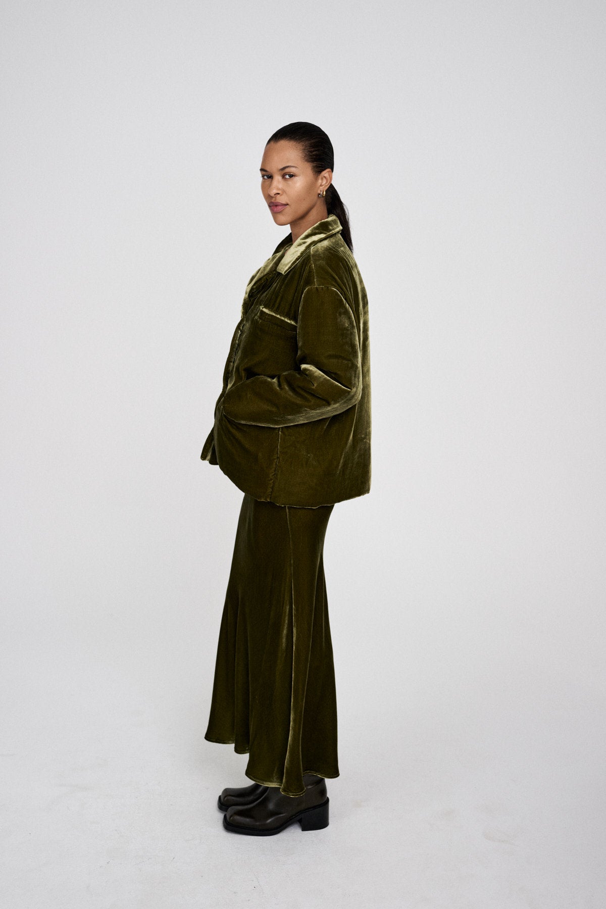 Santana - Velvet paded jacket I Olive 3 - Rabens Saloner