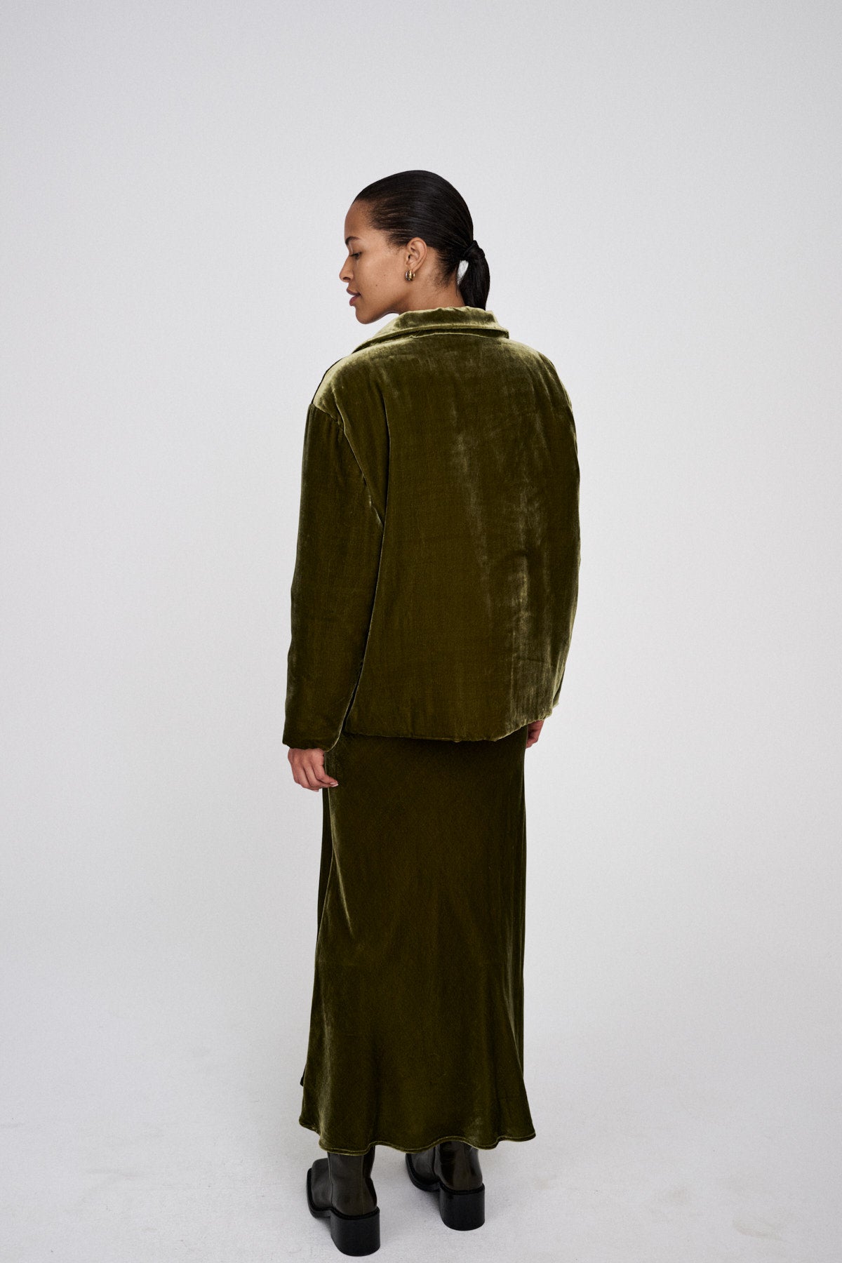 Santana - Velvet paded jacket I Olive 4 - Rabens Saloner