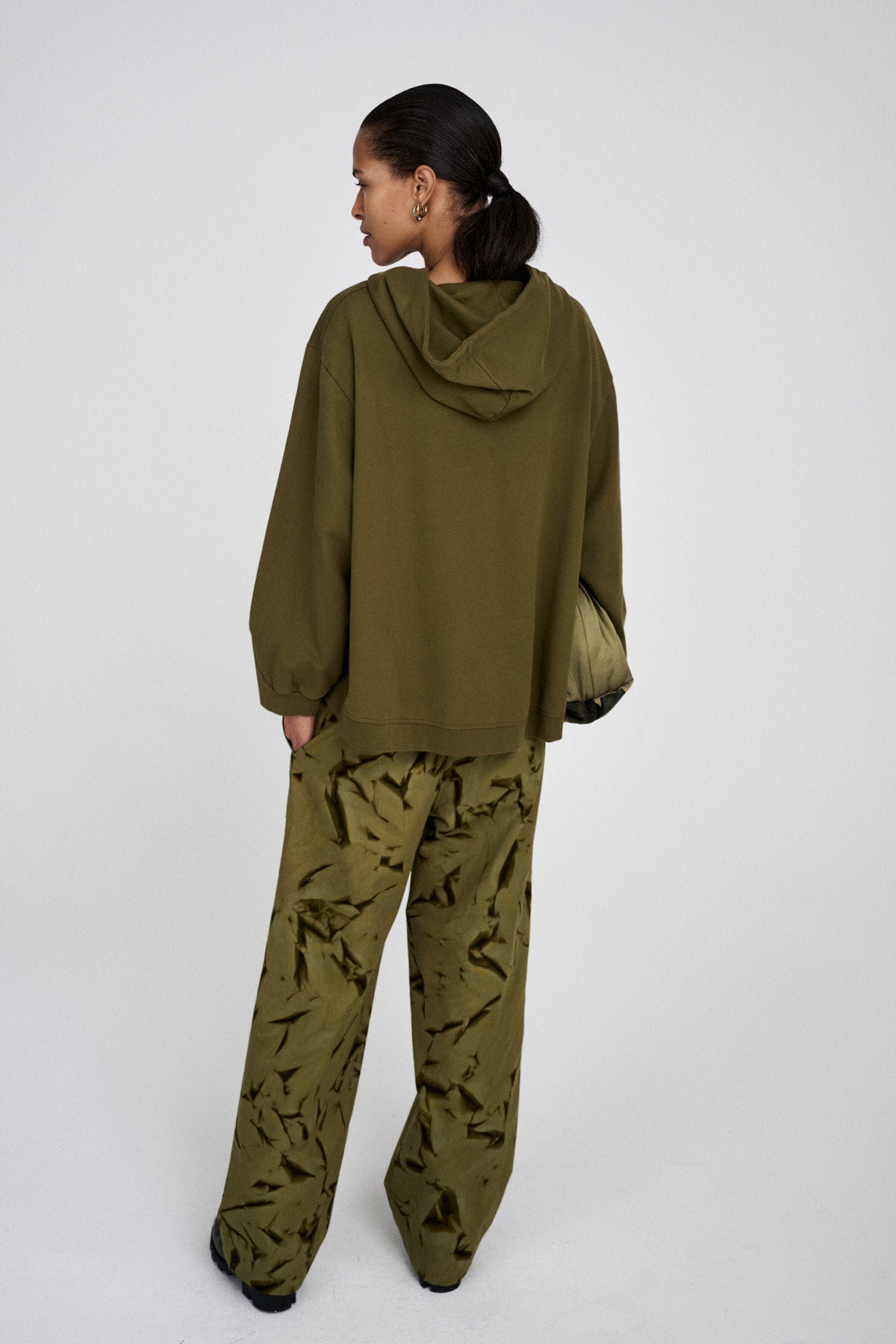 Sweatshirt - Nasima I Black 4 - Rabens Saloner