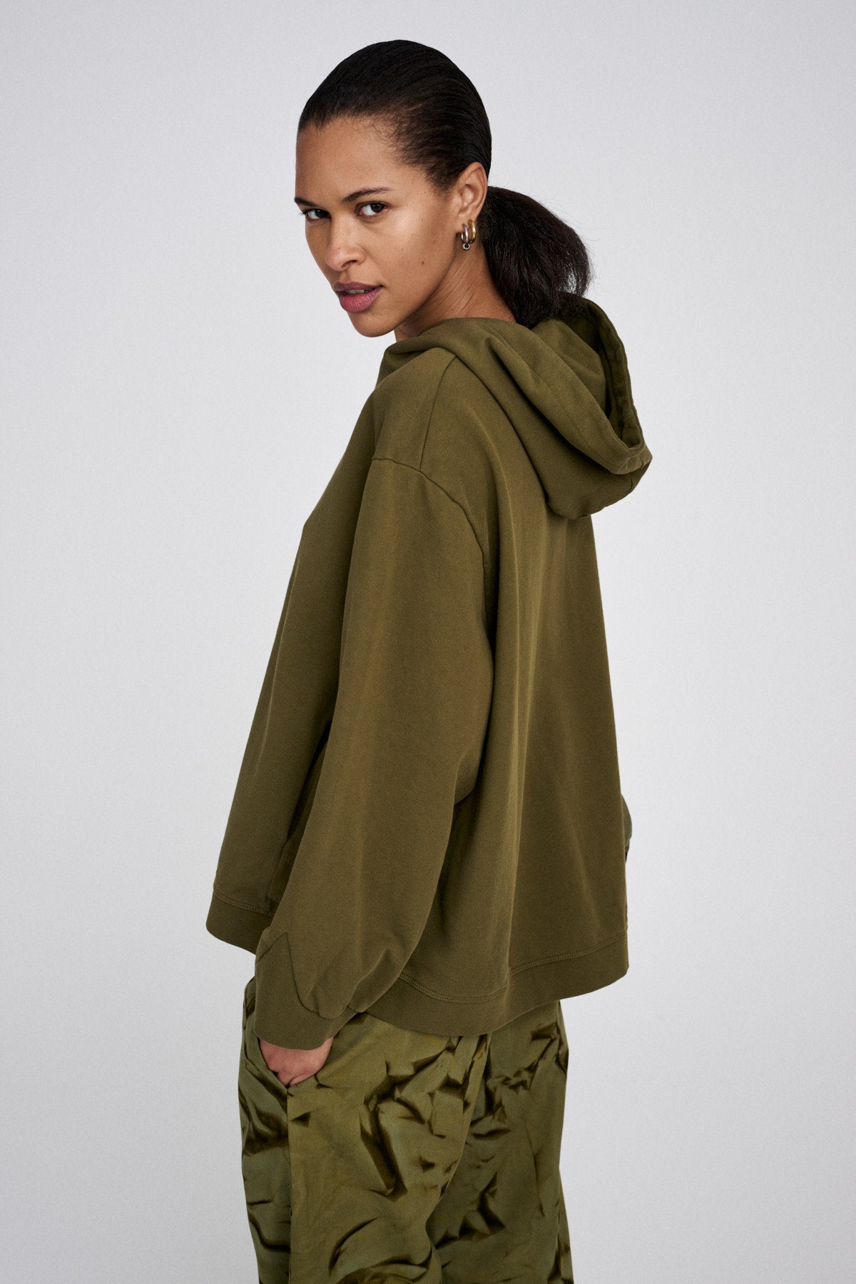 Nasima - Sweatshirt I Dark Olive 3 - Rabens Saloner