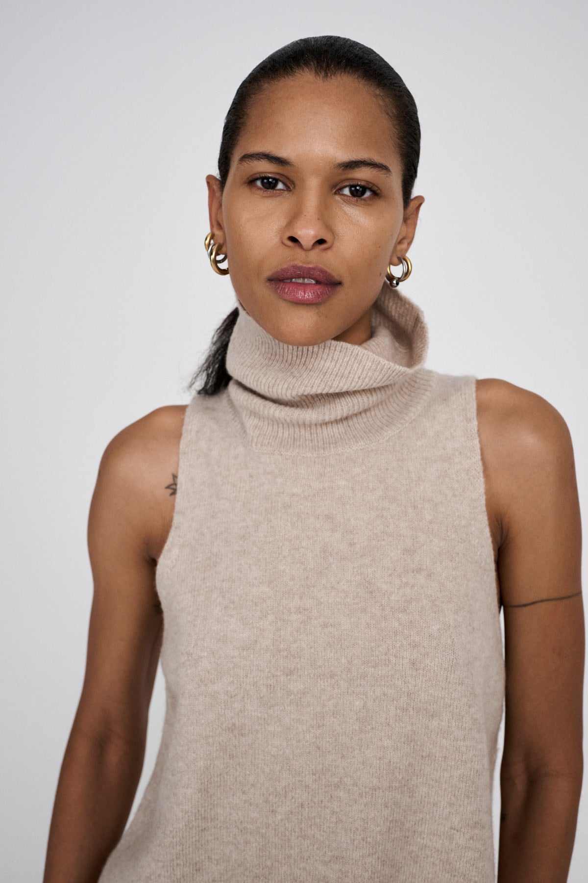 Diara - Pure wool funnel halter top I Oatmeal 2 - Rabens Saloner
