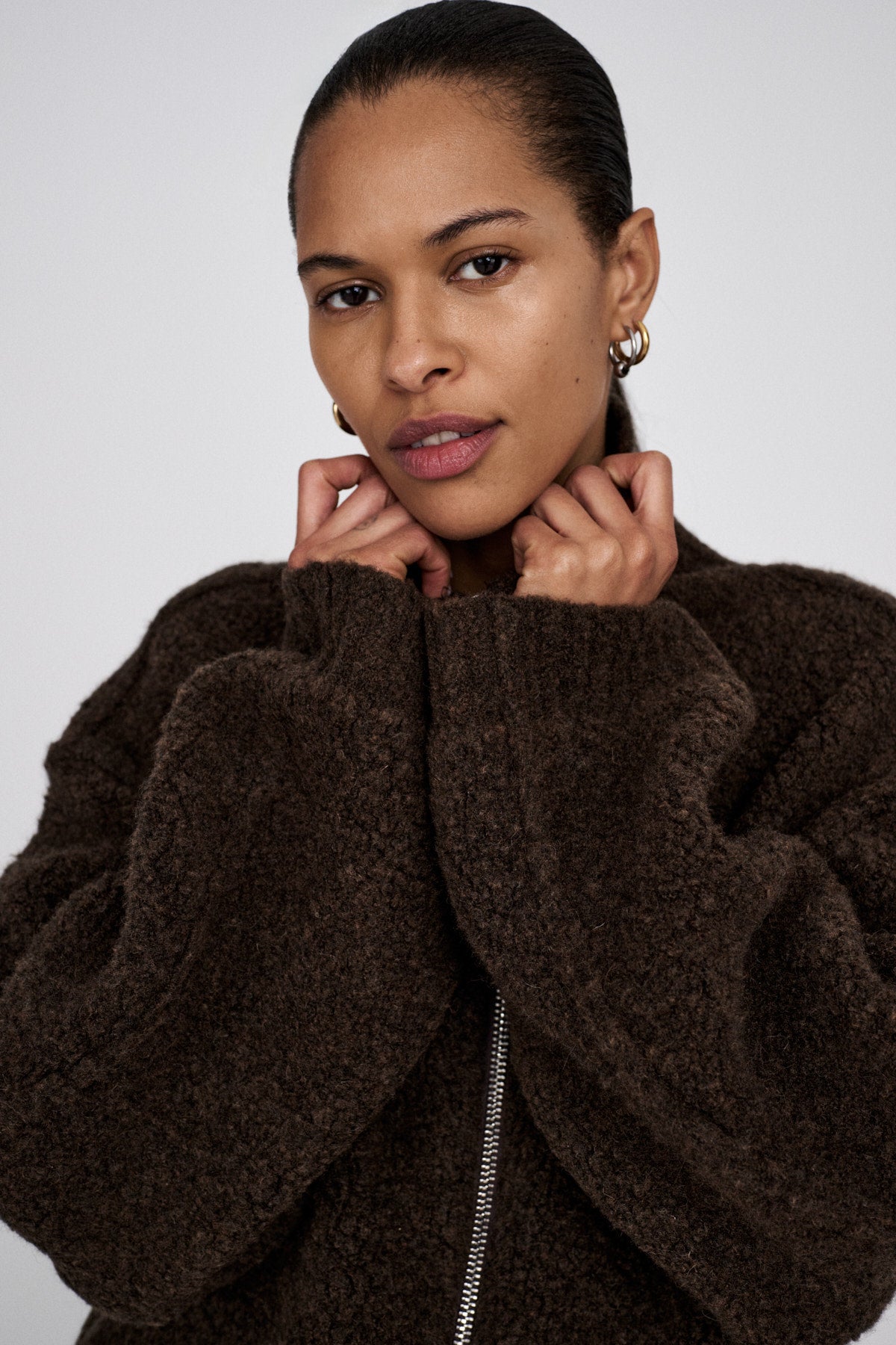 Sigal - Sheep knit high collar jacket I Dark brown 2 - Rabens Saloner