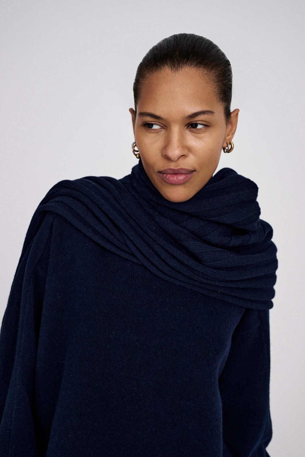 Emillia - Pure wool split scarf I Navy 1 - Rabens Saloner