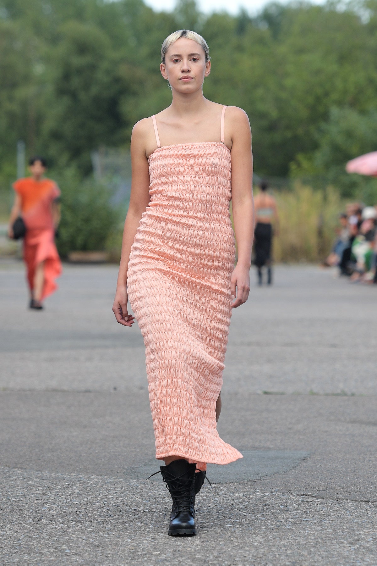 Nova - Shimmer bandeau dress 2 - Rabens Saloner