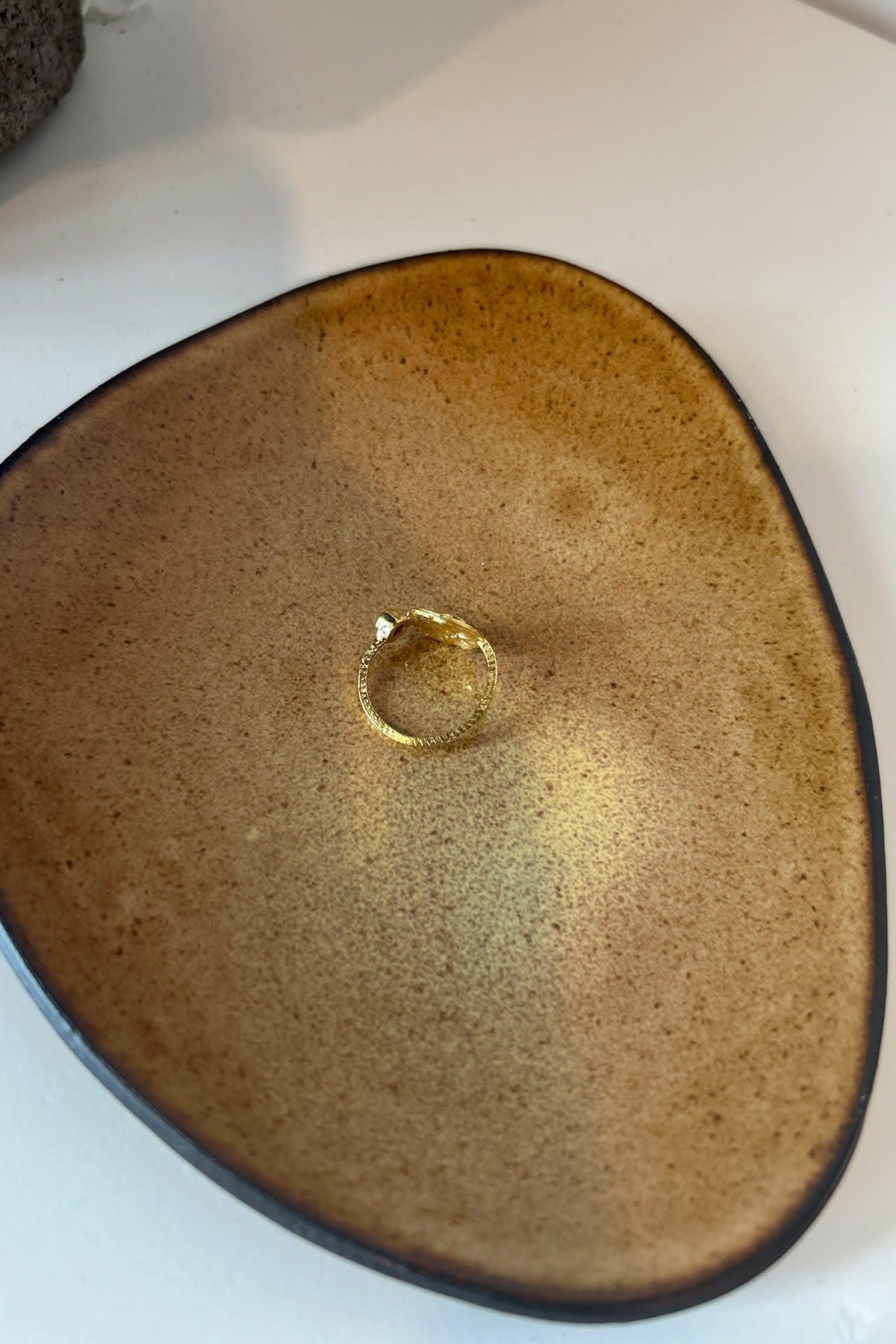 Coin Ring - Nafsu I Gold w/ Green Stone 3 - Rabens Saloner