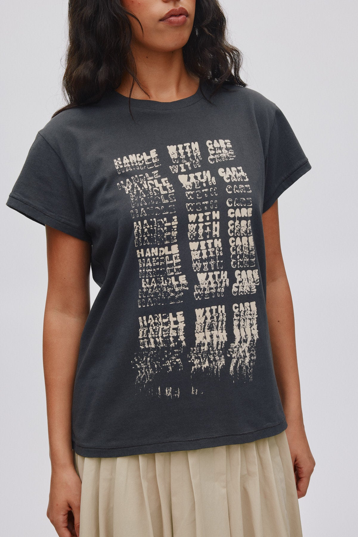 Ambla - Handle with care t-shirt I Faded black 3 - Rabens Saloner