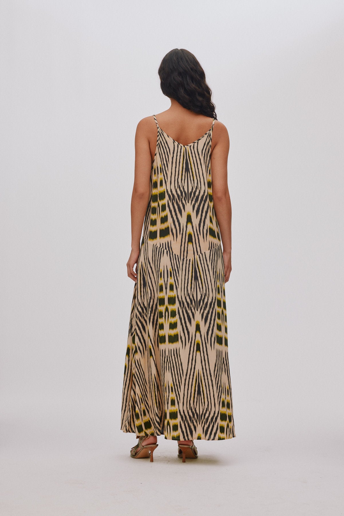 Annebeth - Ikat V-dress I Citrus black dark beige 3 - Rabens Saloner