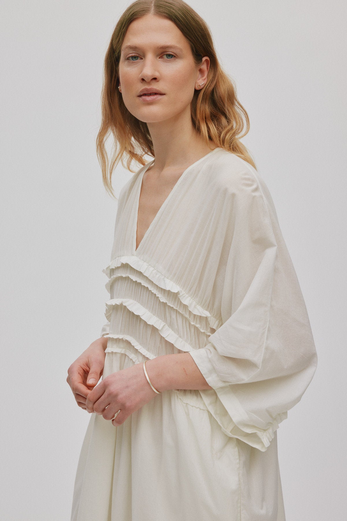 Ina - Voile frill gathered dress I Chalk 3 - Rabens Saloner