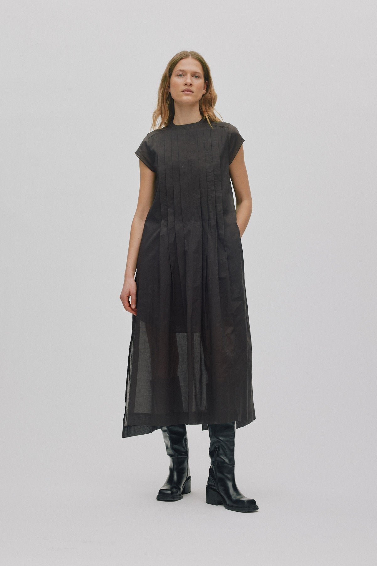 Taya - Multi layer long dress I Liquorice 1 - Rabens Saloner