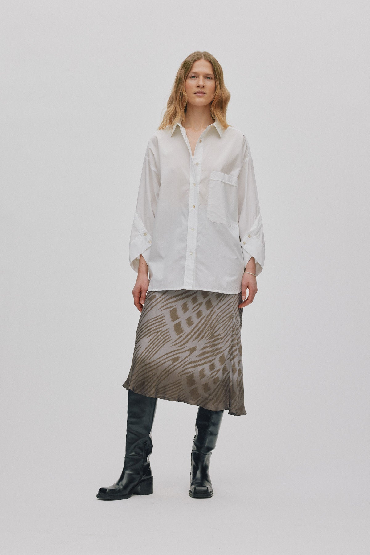 Susan - Poplin twist cuff OS shirt I White 1 - Rabens Saloner